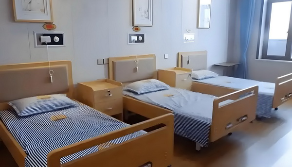 人才引进落户 深圳_变态男躲女神床下，尺度生猛的日本电影！ 变态男躲女本电影张地址：
