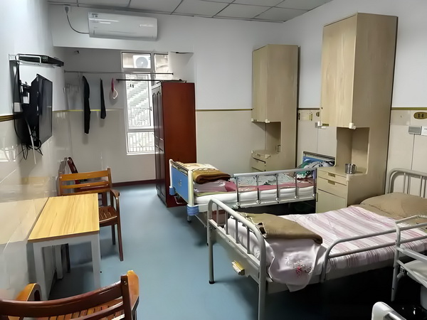 人才引进落户 深圳_变态男躲女神床下，尺度生猛的日本电影！ 变态男躲女本电影张地址：